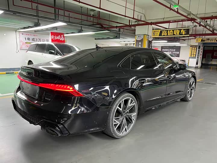 Фото 7 - Audi A7L