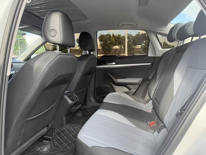 Фото 8 - Volkswagen Lavida