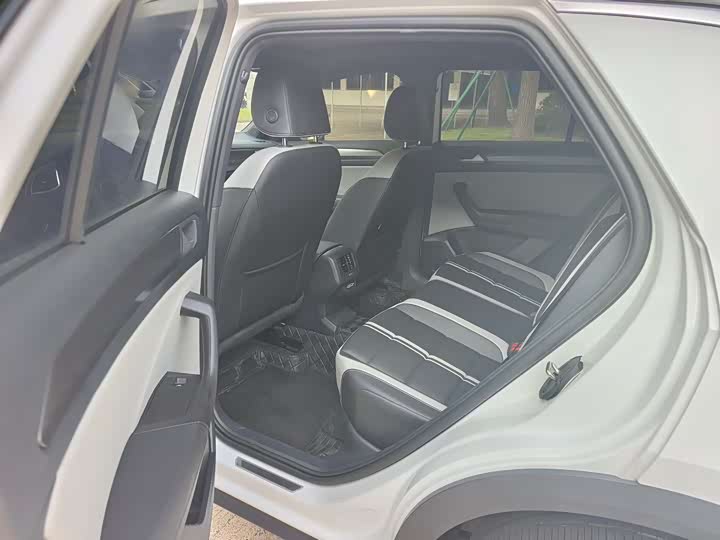 Фото 6 - Volkswagen T-Roc