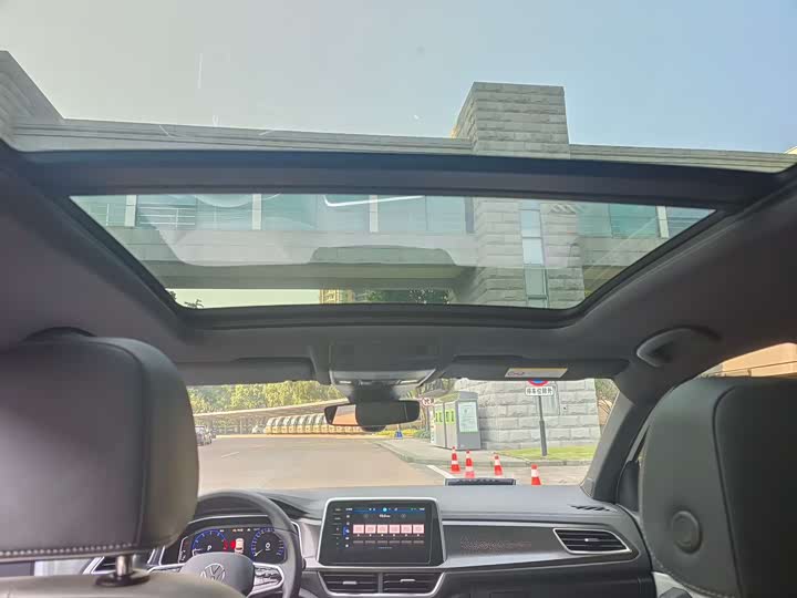 Фото 8 - Volkswagen T-Roc