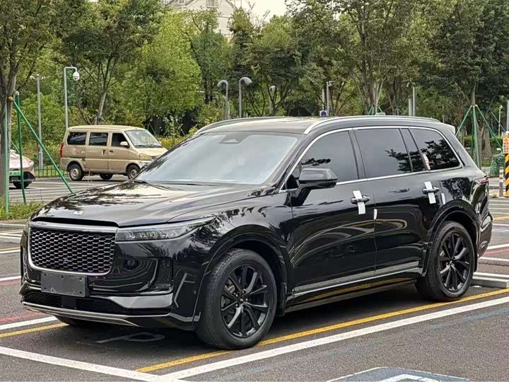 Фото 1 - LiXiang One