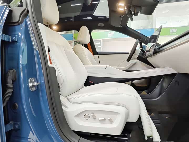 Фото 7 - Nio Onvo L60