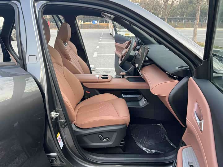 Фото 9 - Changan UNI-Z Hybrid