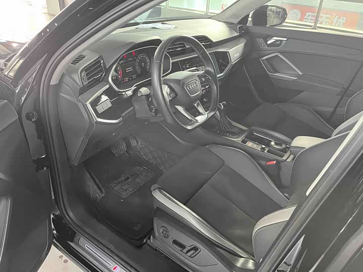 Фото 4 - Audi Q3