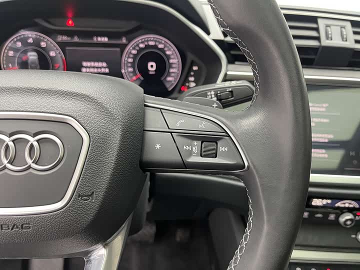 Фото 8 - Audi Q3