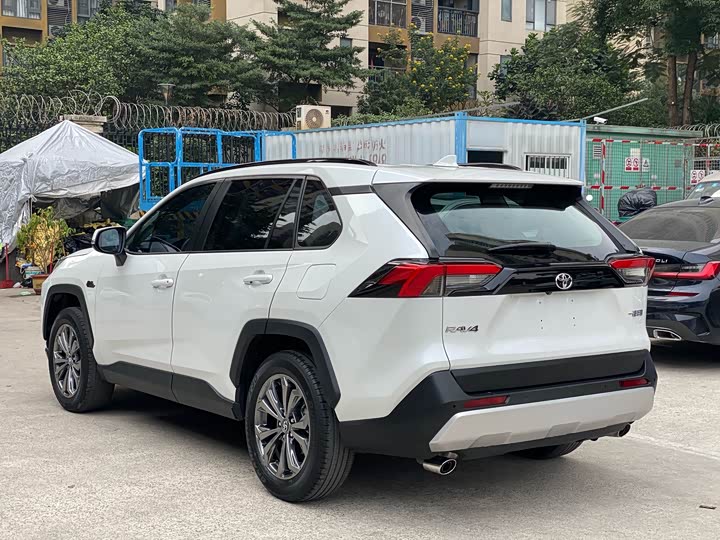 Фото 6 - Toyota RAV4