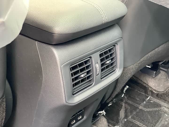 Фото 9 - Toyota RAV4