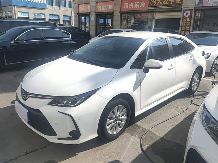 Фото 1 - Toyota Corolla