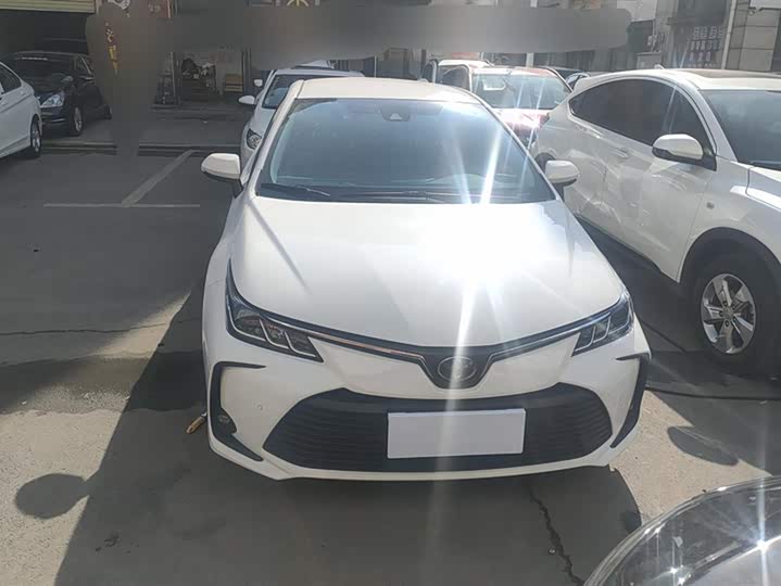 Фото 2 - Toyota Corolla