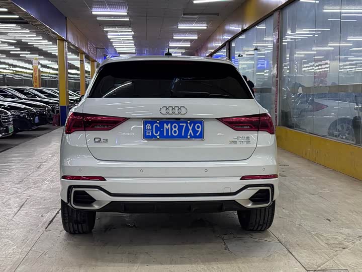 Фото 8 - Audi Q3