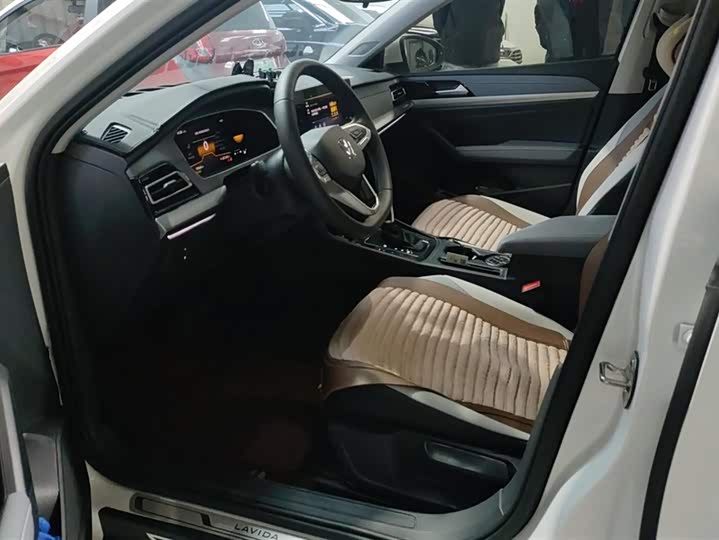 Фото 9 - Volkswagen Lavida