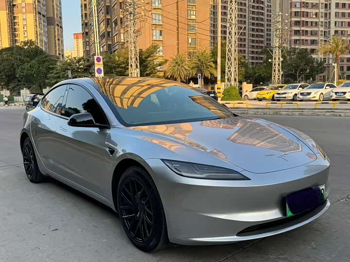 Фото 3 - Tesla Model 3