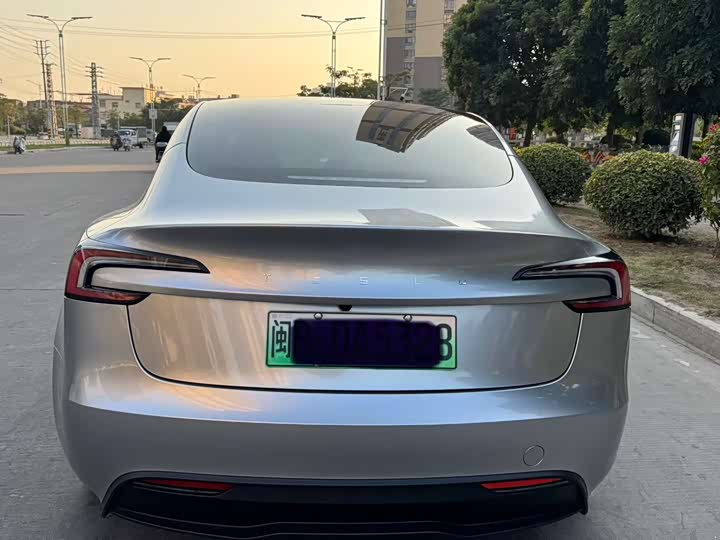 Фото 8 - Tesla Model 3