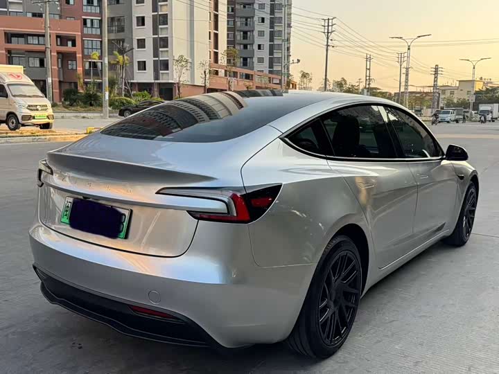 Фото 9 - Tesla Model 3
