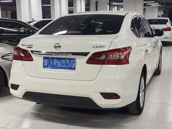 Фото 3 - Nissan Sylphy
