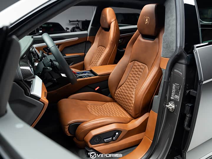 Фото 8 - Lamborghini Urus