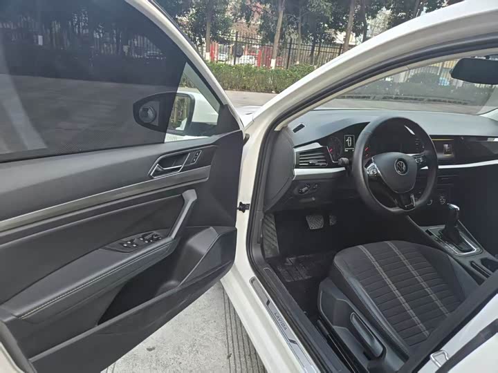 Фото 8 - Volkswagen Lavida