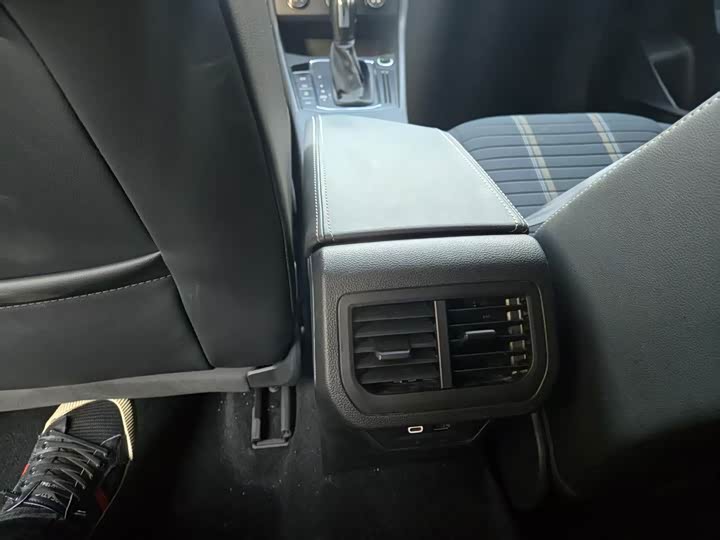 Фото 9 - Volkswagen Lavida