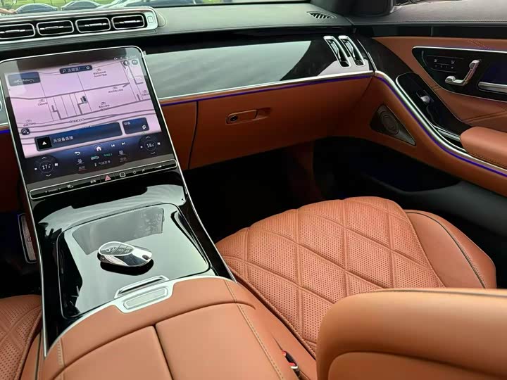 Фото 9 - Mercedes-Benz Maybach S-Class