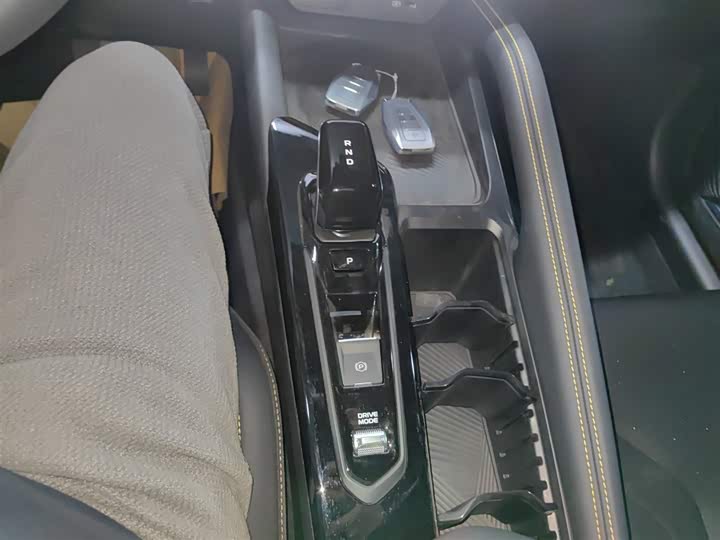 Фото 6 - Geely Coolray