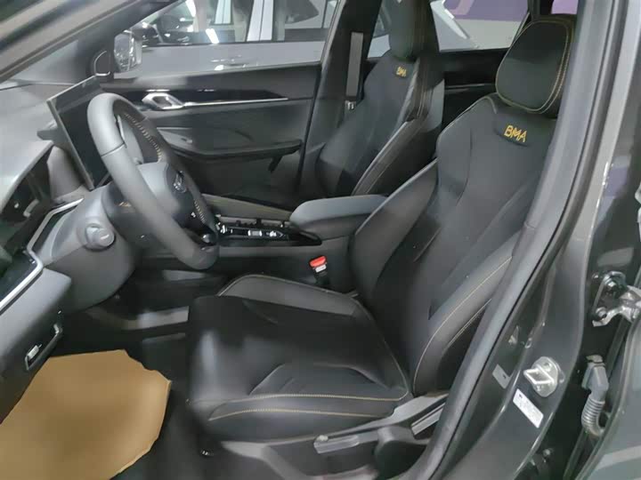 Фото 7 - Geely Coolray