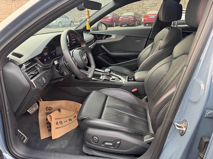 Фото 4 - Audi A4L