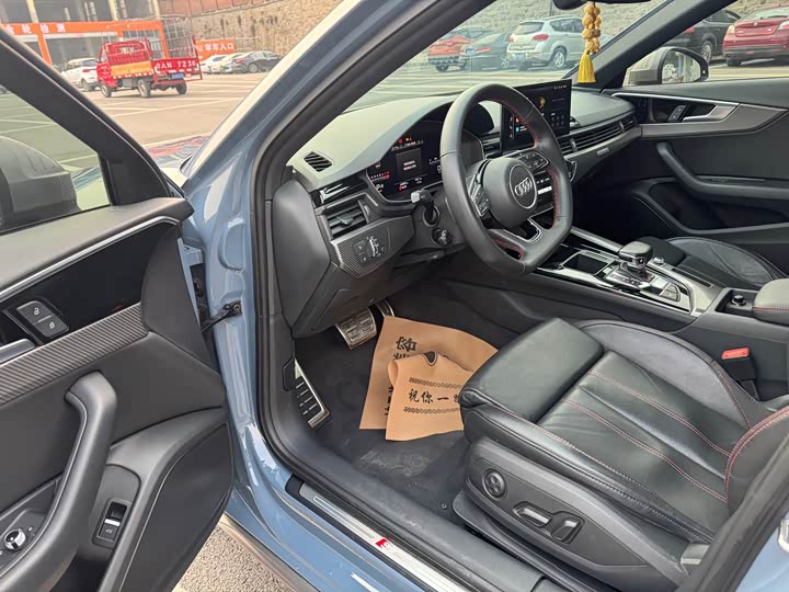 Фото 5 - Audi A4L