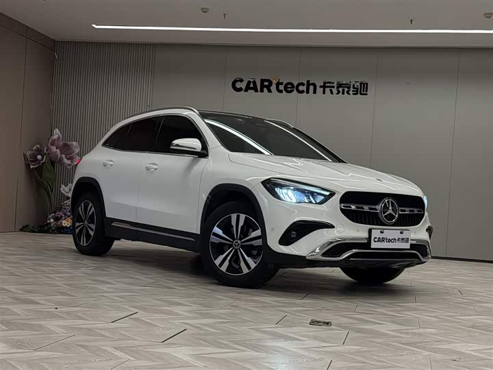 Фото 2 - Mercedes-Benz GLA-Class