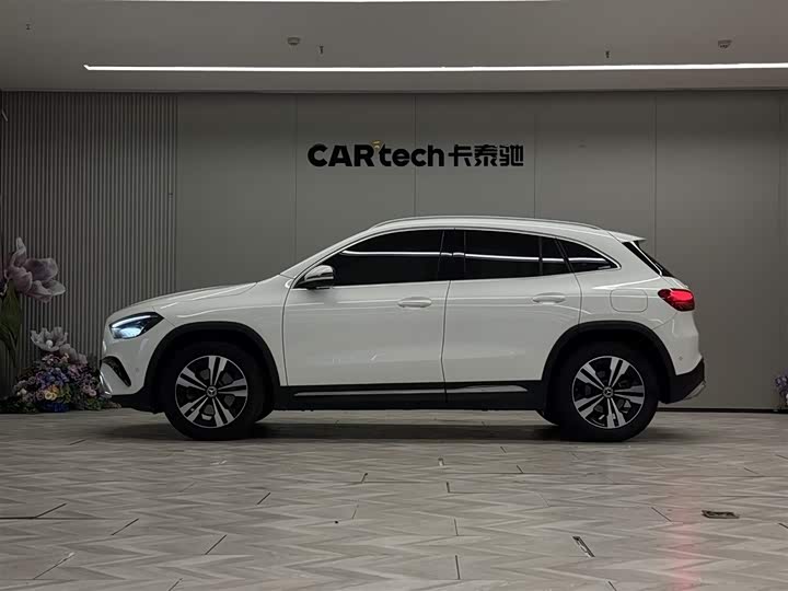 Фото 8 - Mercedes-Benz GLA-Class