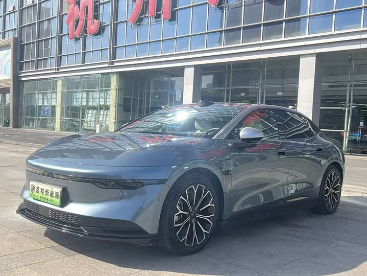 Фото 1 - Zeekr 007