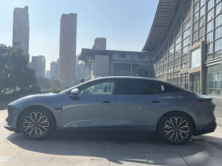 Фото 8 - Zeekr 007