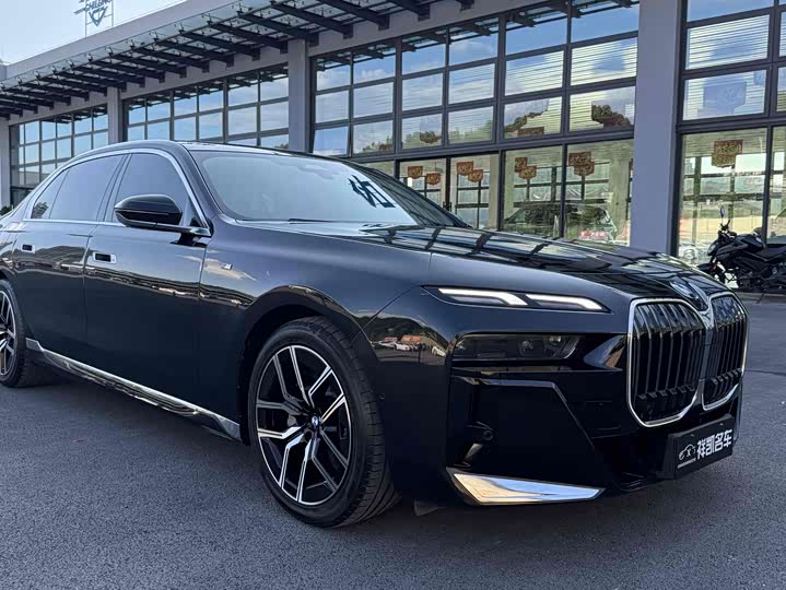 Фото 3 - BMW 7 Series