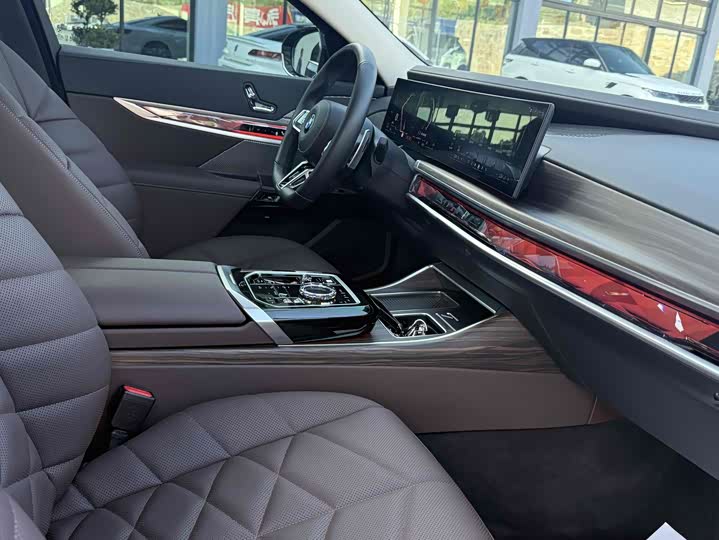 Фото 6 - BMW 7 Series