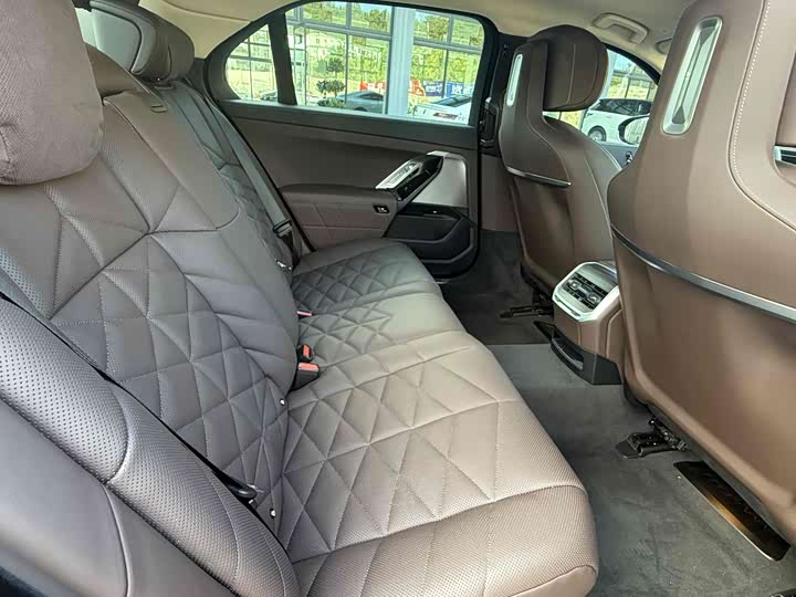 Фото 7 - BMW 7 Series