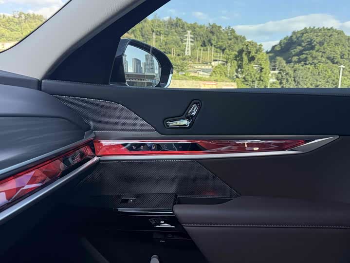 Фото 9 - BMW 7 Series