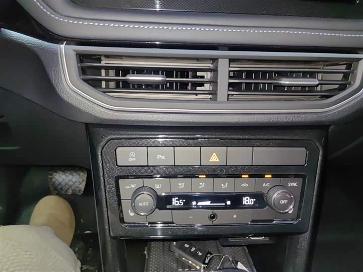 Фото 5 - Volkswagen Tharu