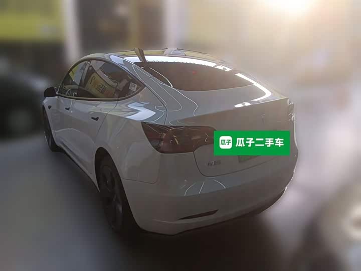 Фото 9 - Tesla Model 3