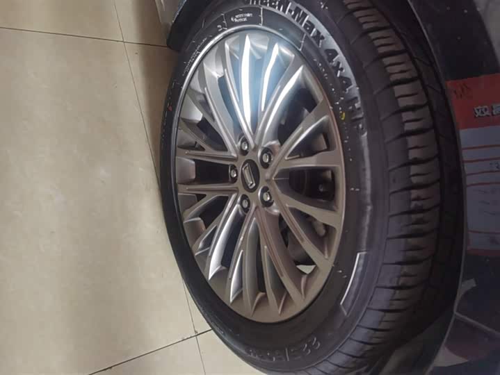 Фото 6 - Bestune B70