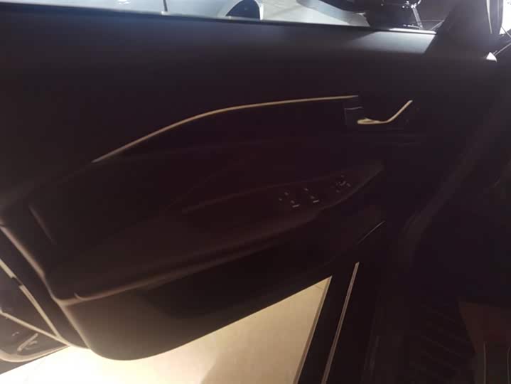 Фото 7 - Bestune B70