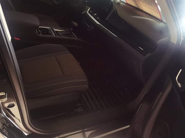 Фото 8 - Bestune B70