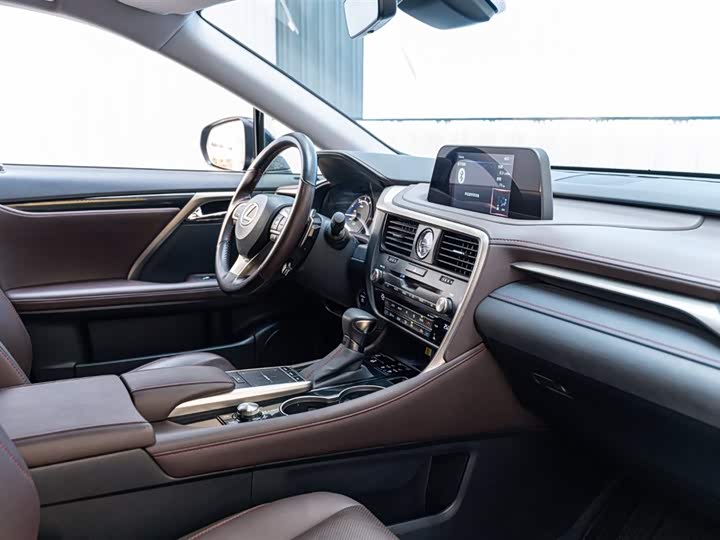 Фото 9 - Lexus RX