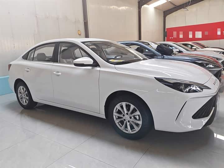 Фото 5 - Roewe i5