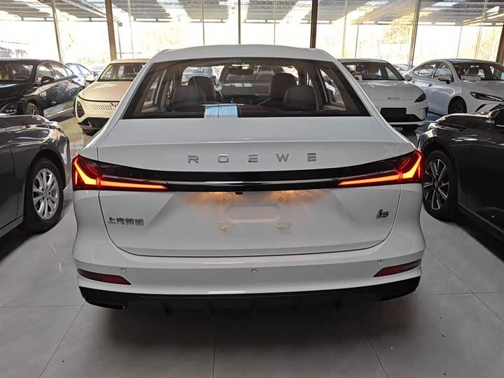 Фото 6 - Roewe i5