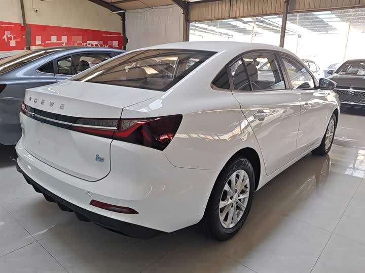 Фото 7 - Roewe i5