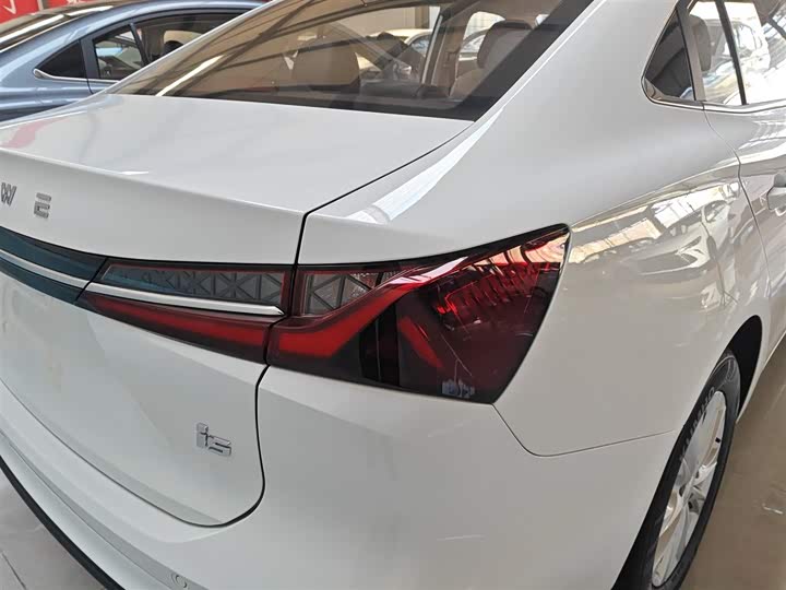 Фото 8 - Roewe i5