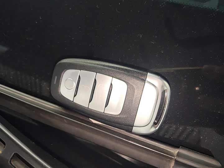 Фото 9 - Hongqi E-HS9