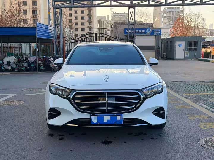 Фото 2 - Mercedes-Benz E-Class