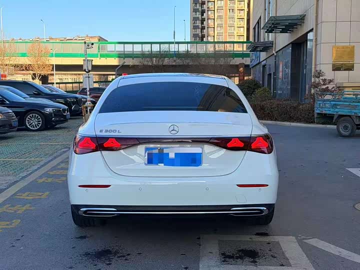 Фото 5 - Mercedes-Benz E-Class