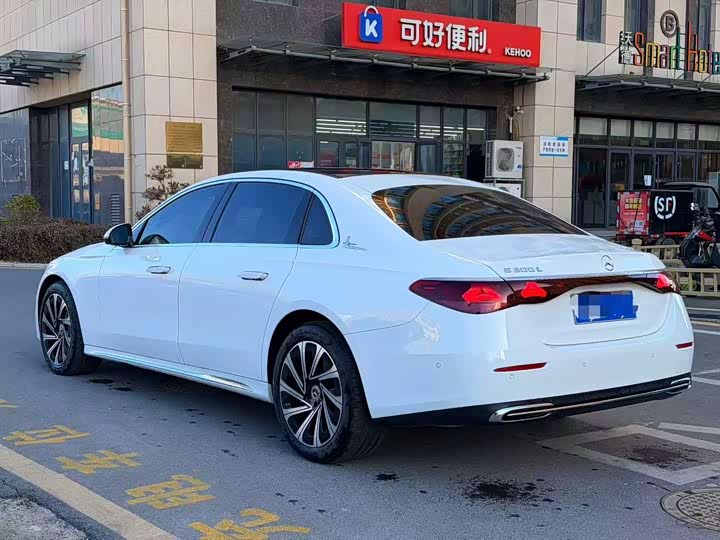 Фото 6 - Mercedes-Benz E-Class