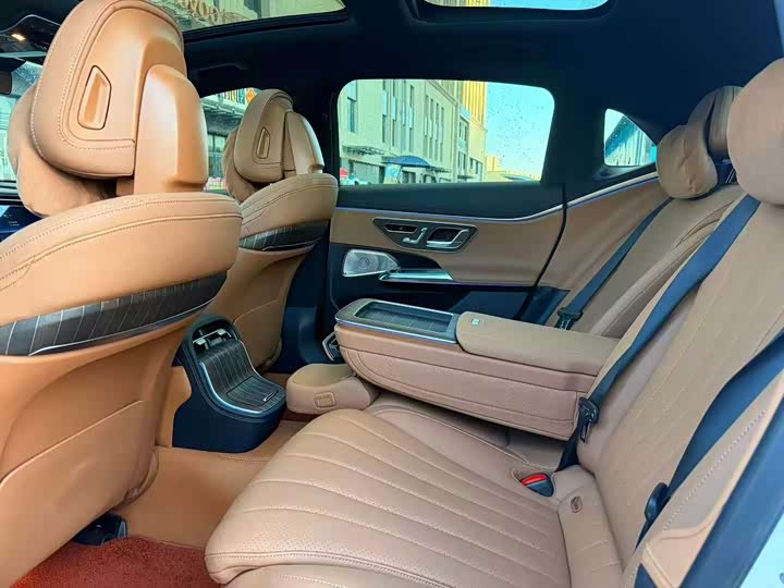 Фото 7 - Mercedes-Benz E-Class